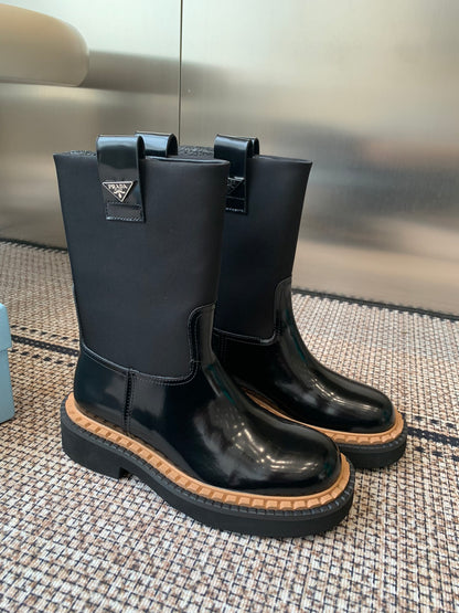 Pra 25fw Classic triangle-shaped ankle boots