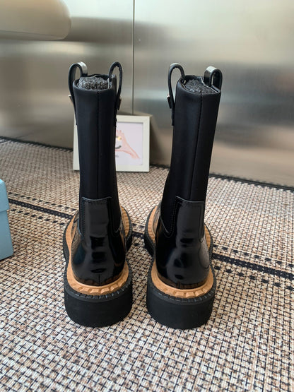 Pra 25fw Classic triangle-shaped ankle boots