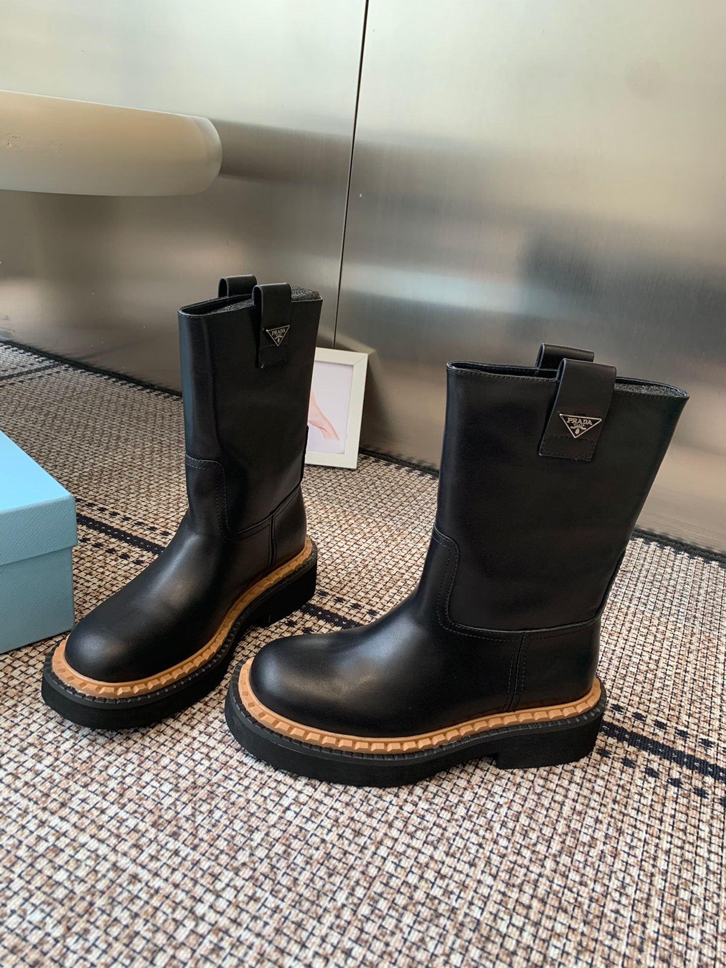 Pra 25fw Classic triangle-shaped ankle boots