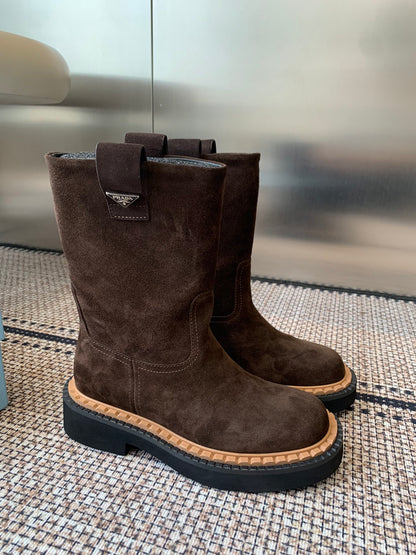 Pra 25fw Classic triangle-shaped ankle boots