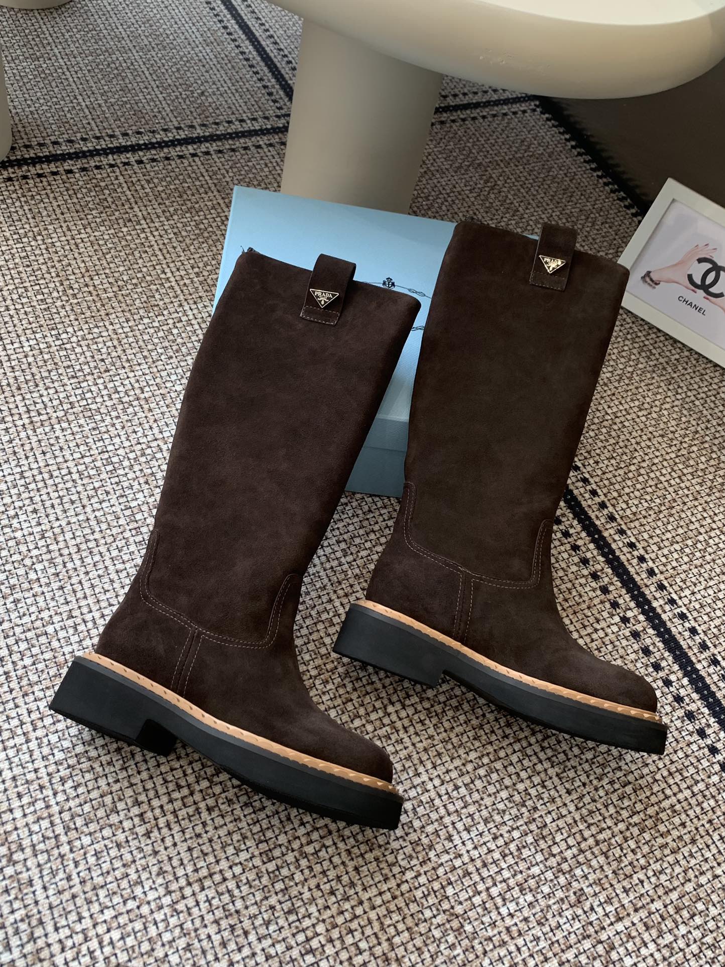 Pra 25fw Classic triangle-studded boots