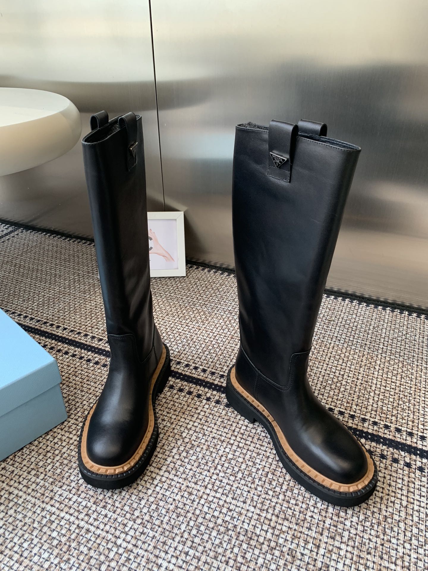 Pra 25fw Classic triangle-studded boots