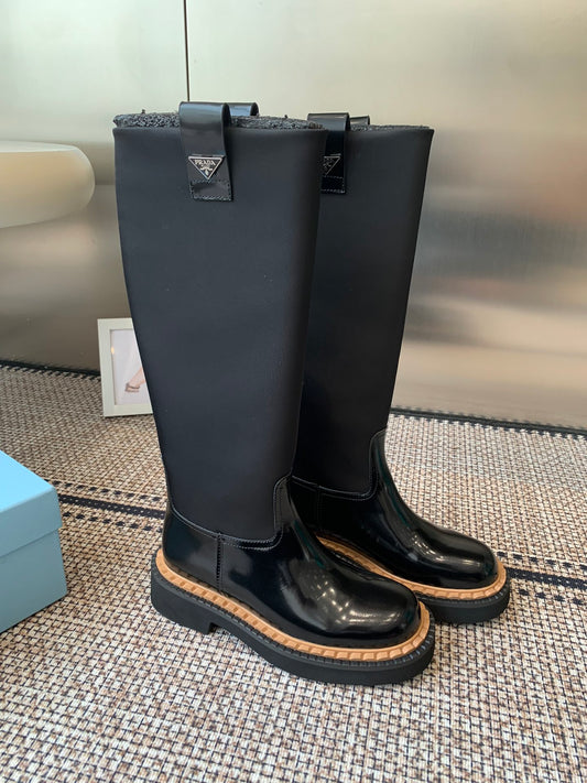 Pra 25fw Classic triangle-studded boots