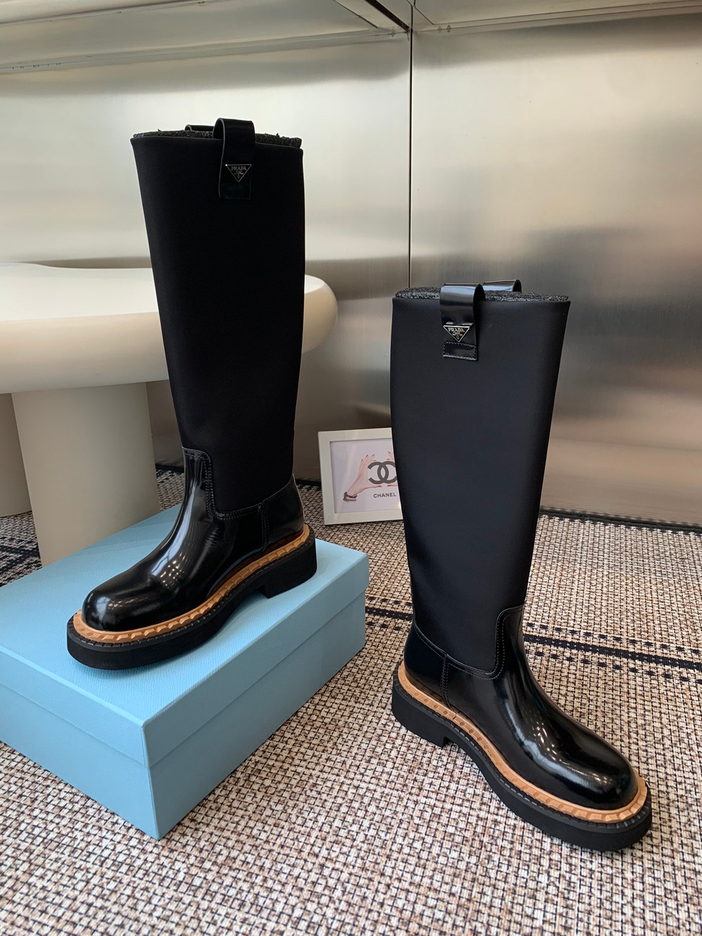 Pra 25fw Classic triangle-studded boots