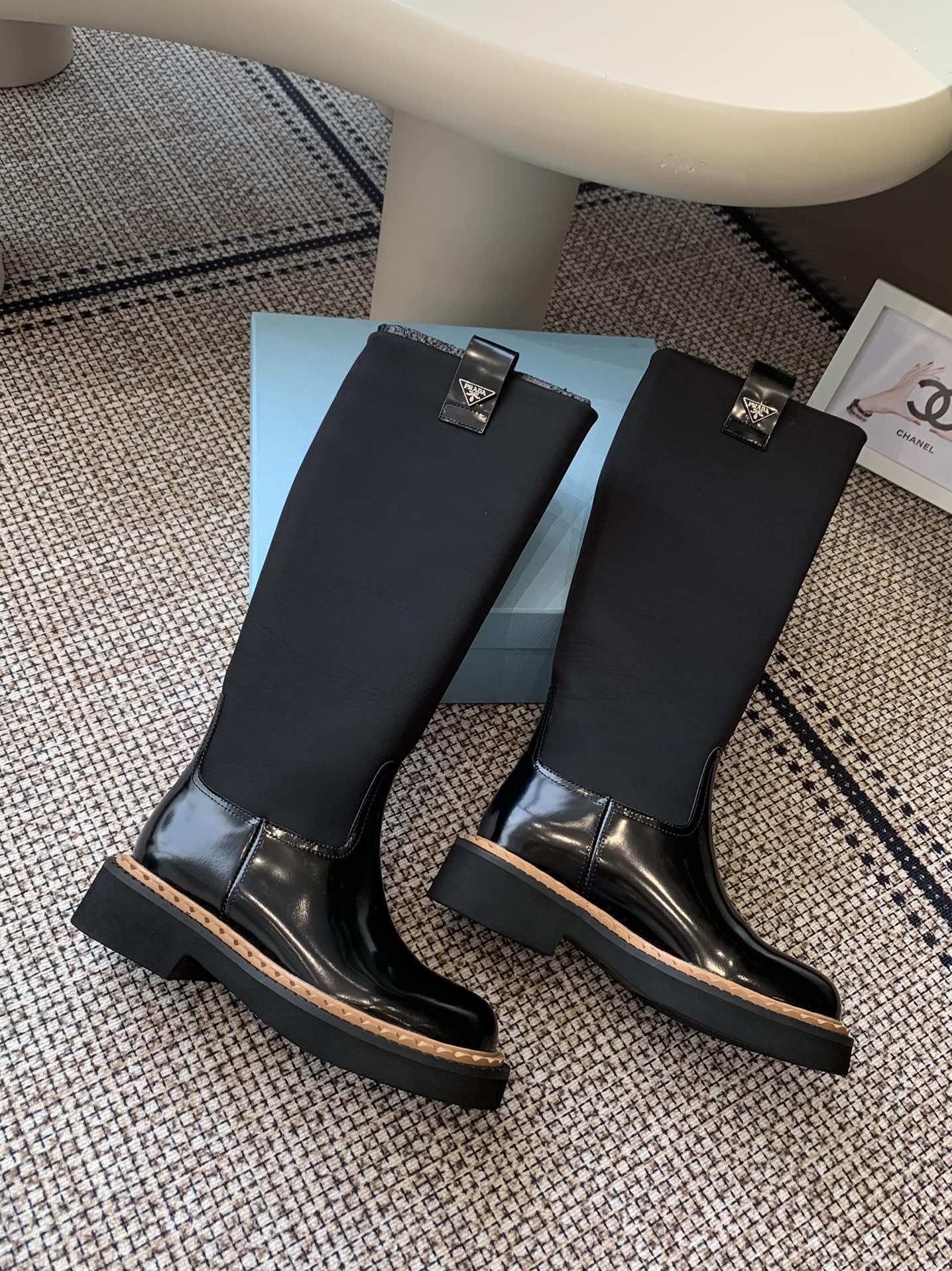 Pra 25fw Classic triangle-studded boots