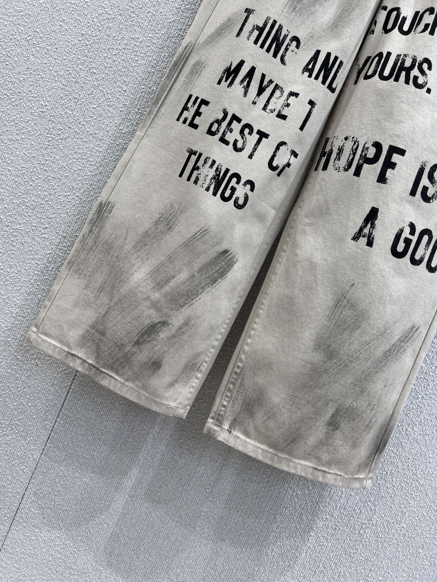 C 25fw Graffiti Lettering Straight-Leg Jeans