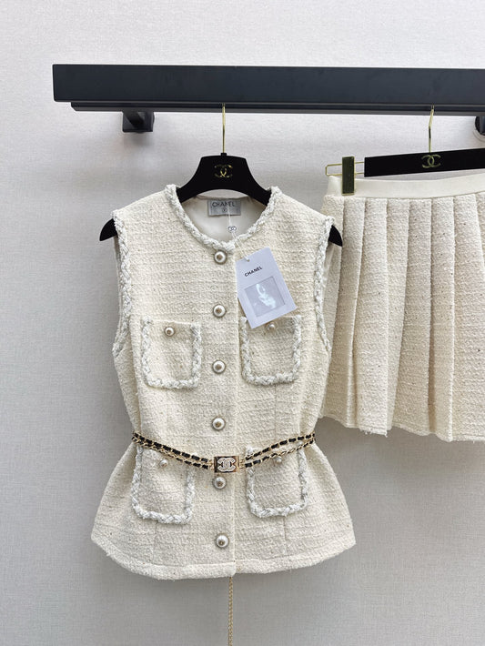 C 25 Sleeveless woven vest + pleated skirt