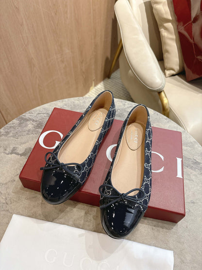 G 25 Patent ballet flats