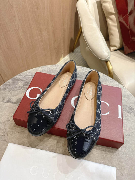 G 25 Patent ballet flats