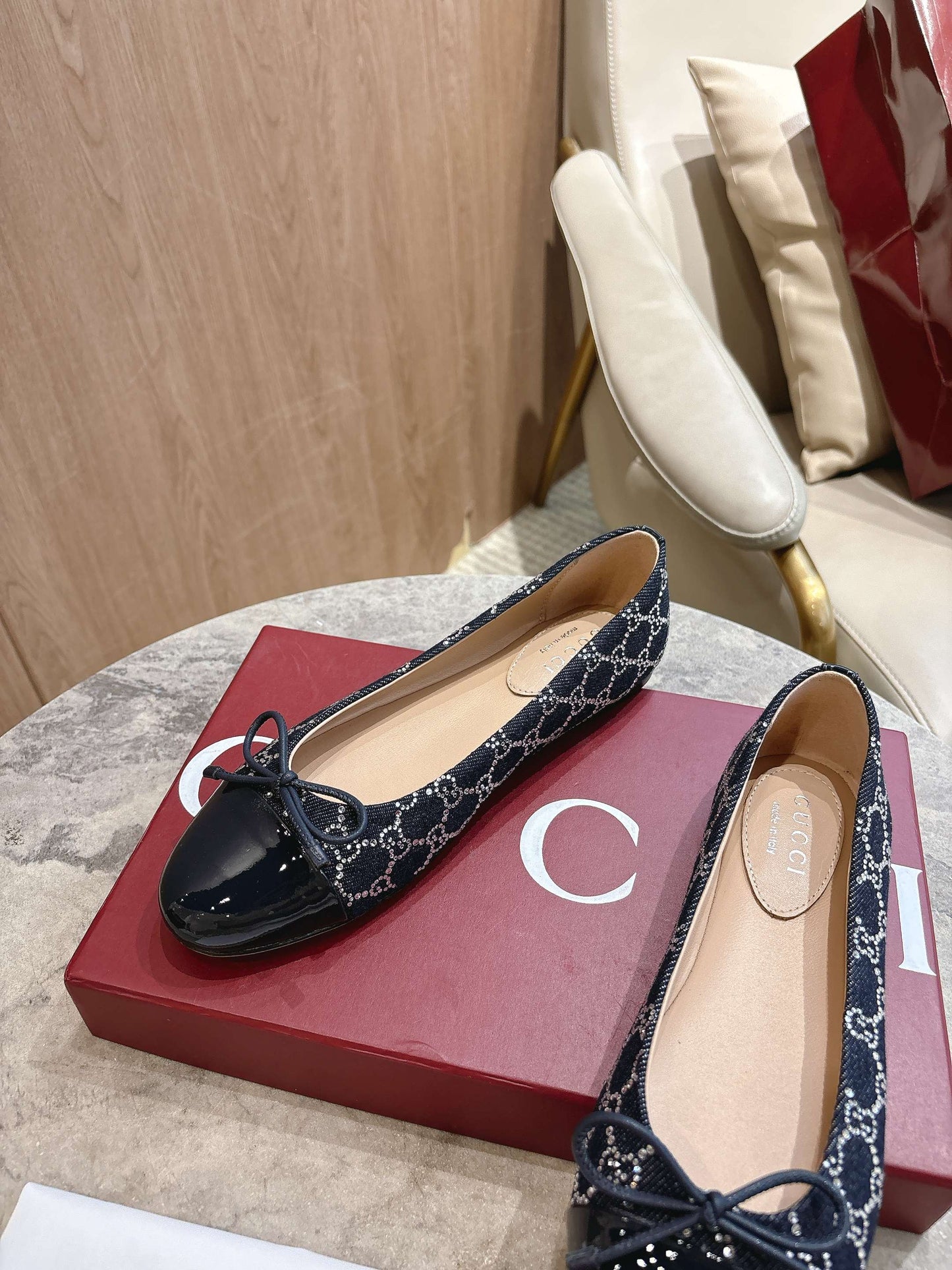 G 25 Patent ballet flats