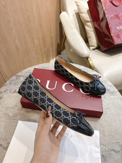 G 25 Patent ballet flats