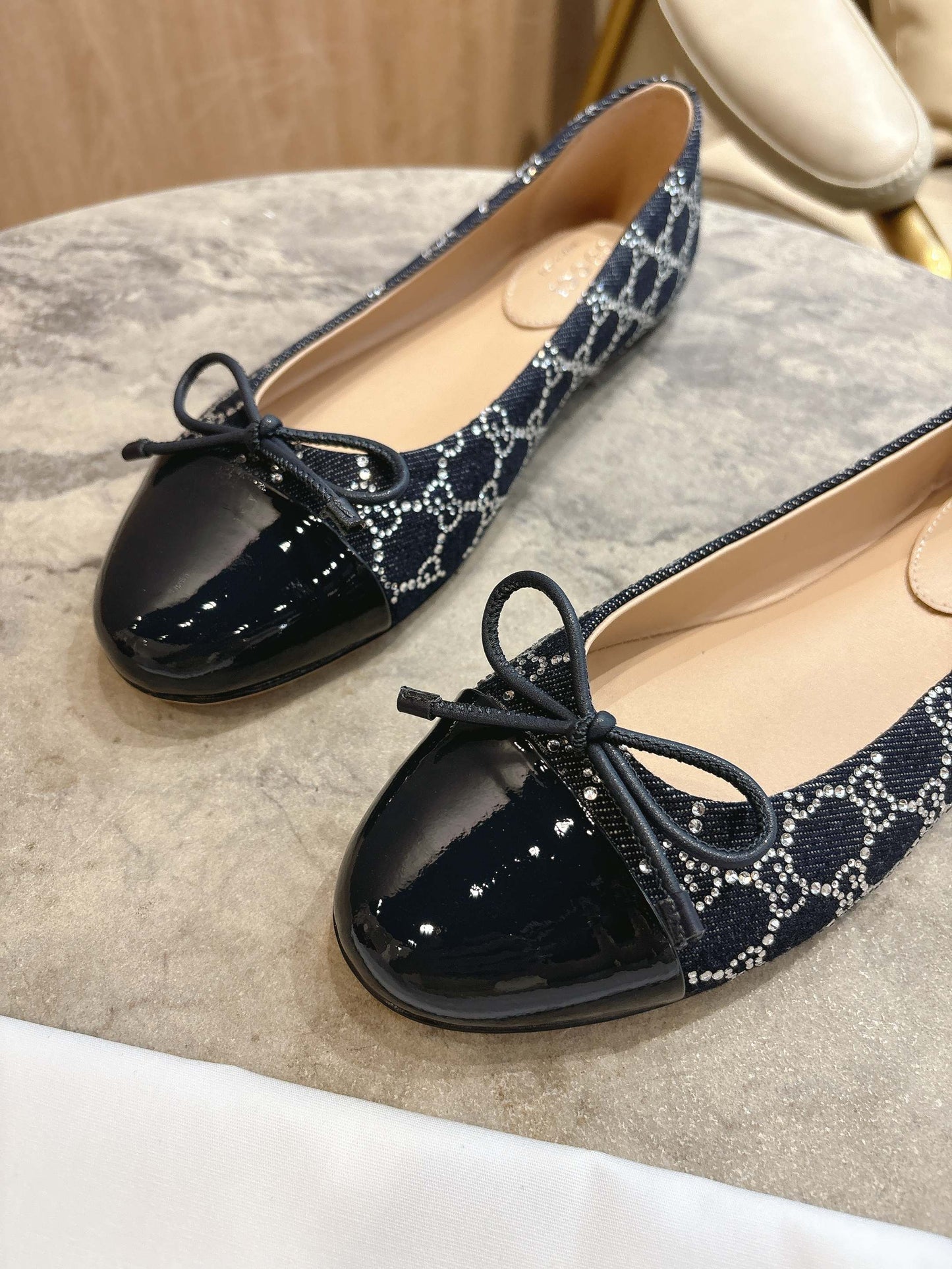 G 25 Patent ballet flats