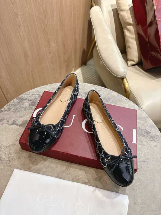 G 25 Patent ballet flats