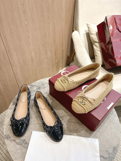 G 25 Patent ballet flats