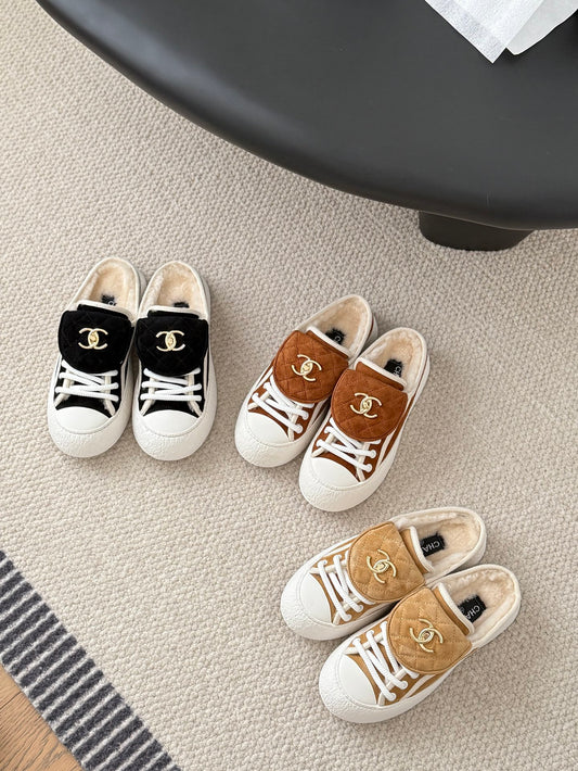 C 25 Classic Backpack, Loungers, Casual Slippers