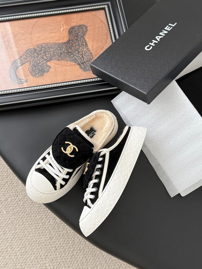 C 25 Classic Backpack, Loungers, Casual Slippers