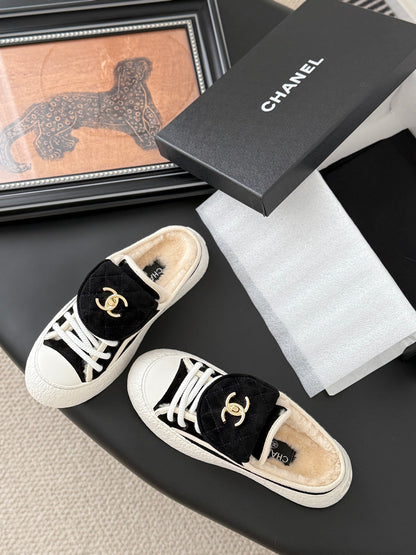 C 25 Classic Backpack, Loungers, Casual Slippers