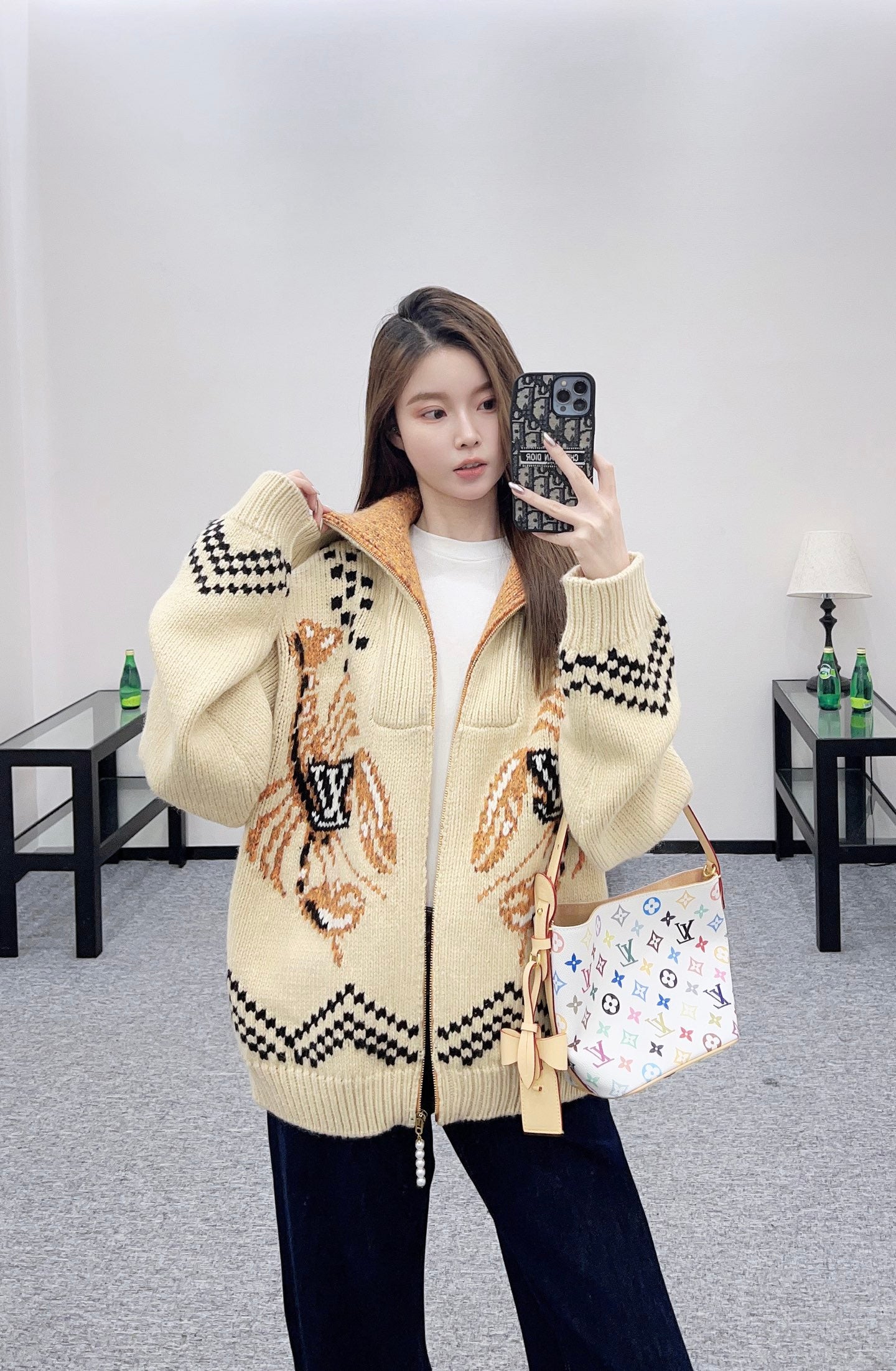 L 25 Large lapel zip-up sweater jacket