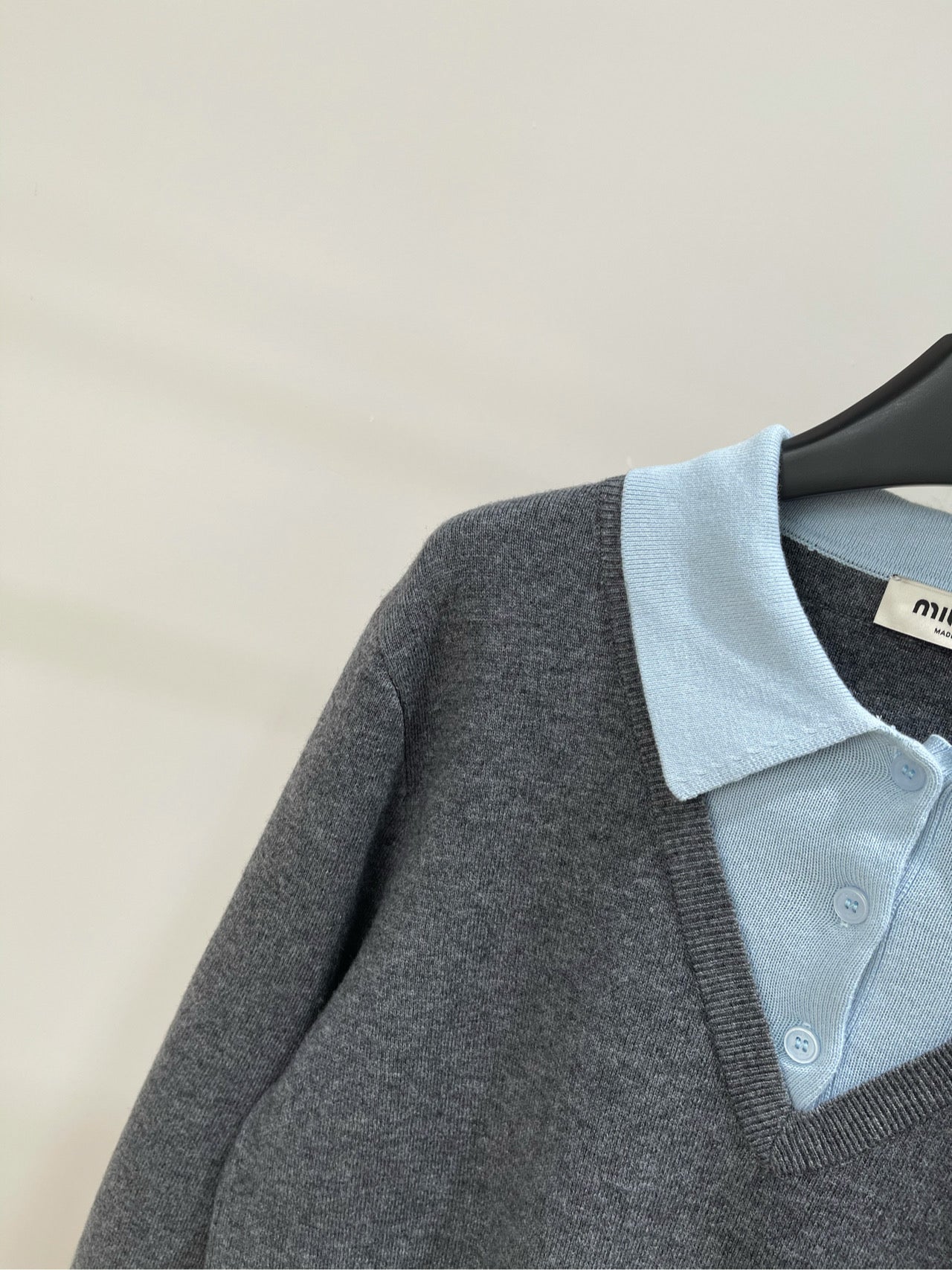 M 25 Gray and blue colorblock fake two-piece polo sweater