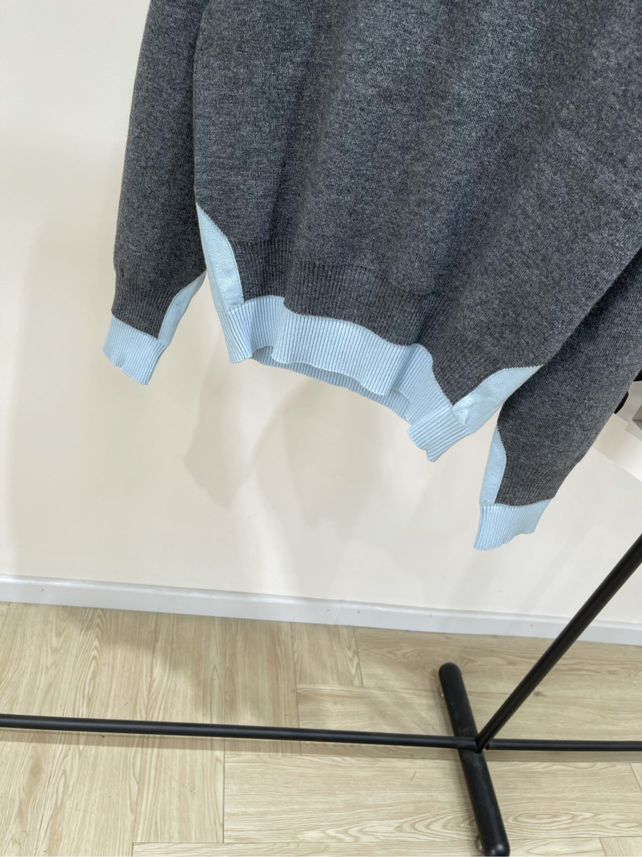 M 25 Gray and blue colorblock fake two-piece polo sweater