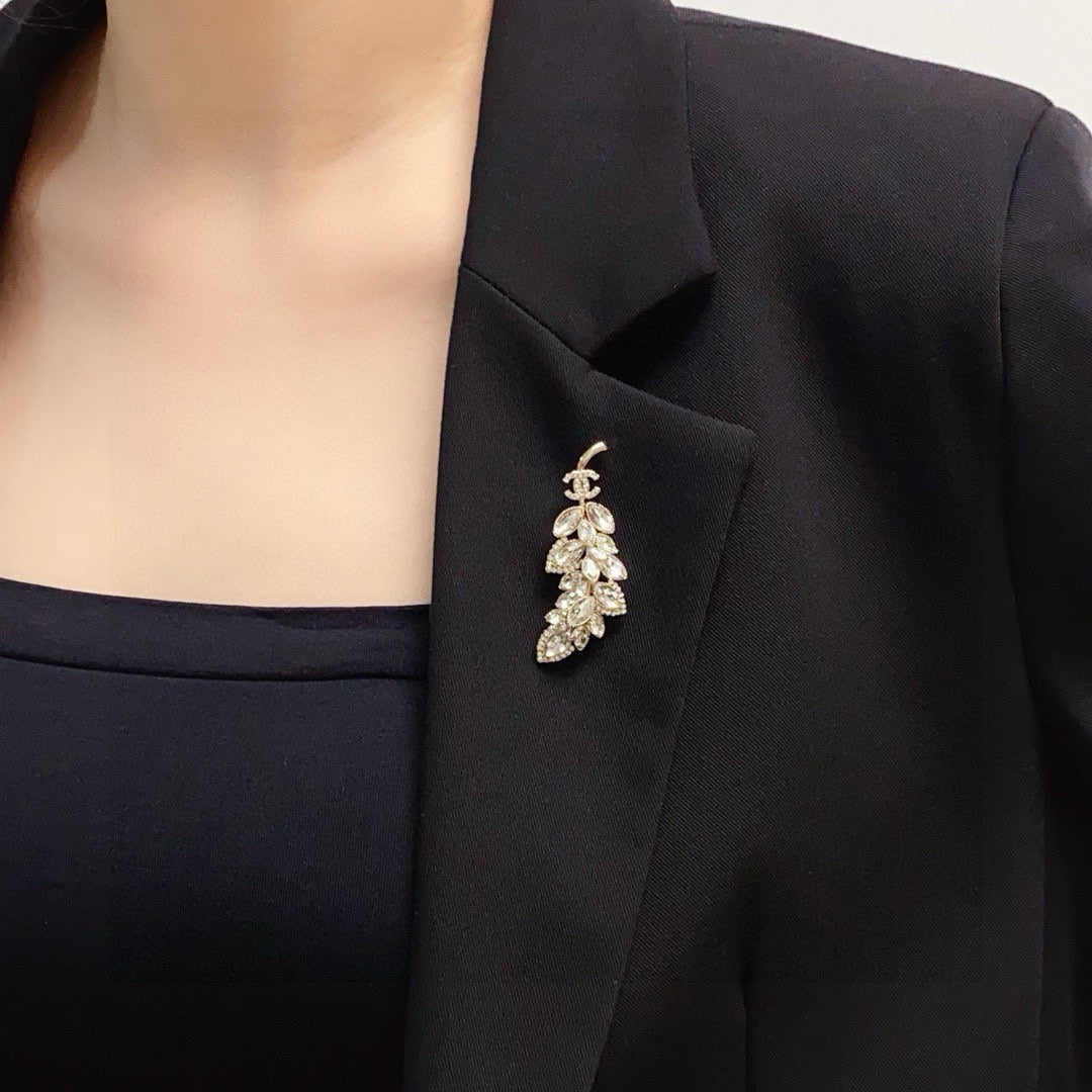 C 25 Diamond leaf brooch