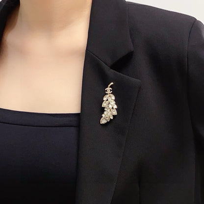 C 25 Diamond leaf brooch