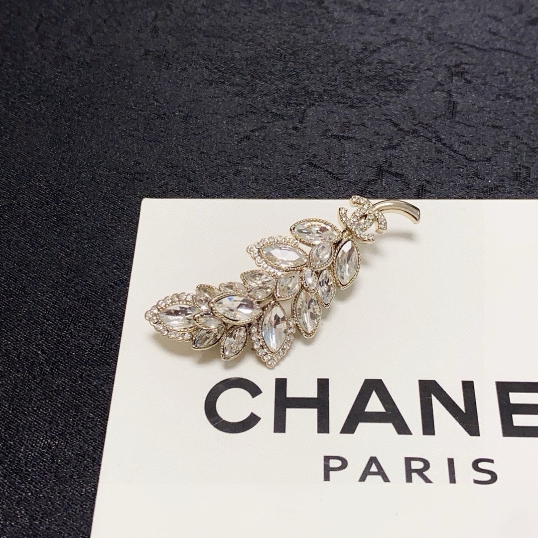 C 25 Diamond leaf brooch