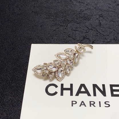 C 25 Diamond leaf brooch