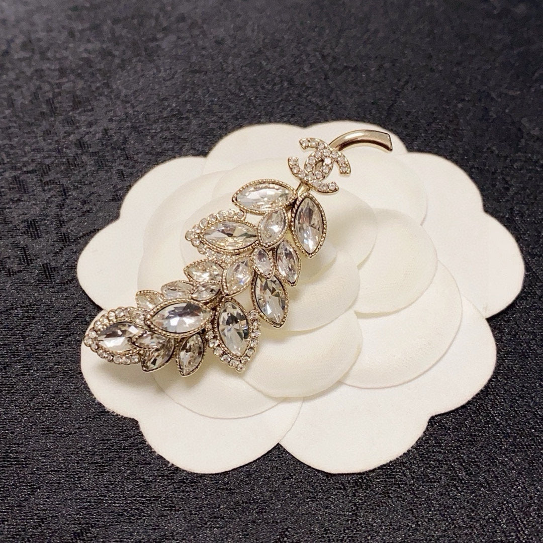 C 25 Diamond leaf brooch
