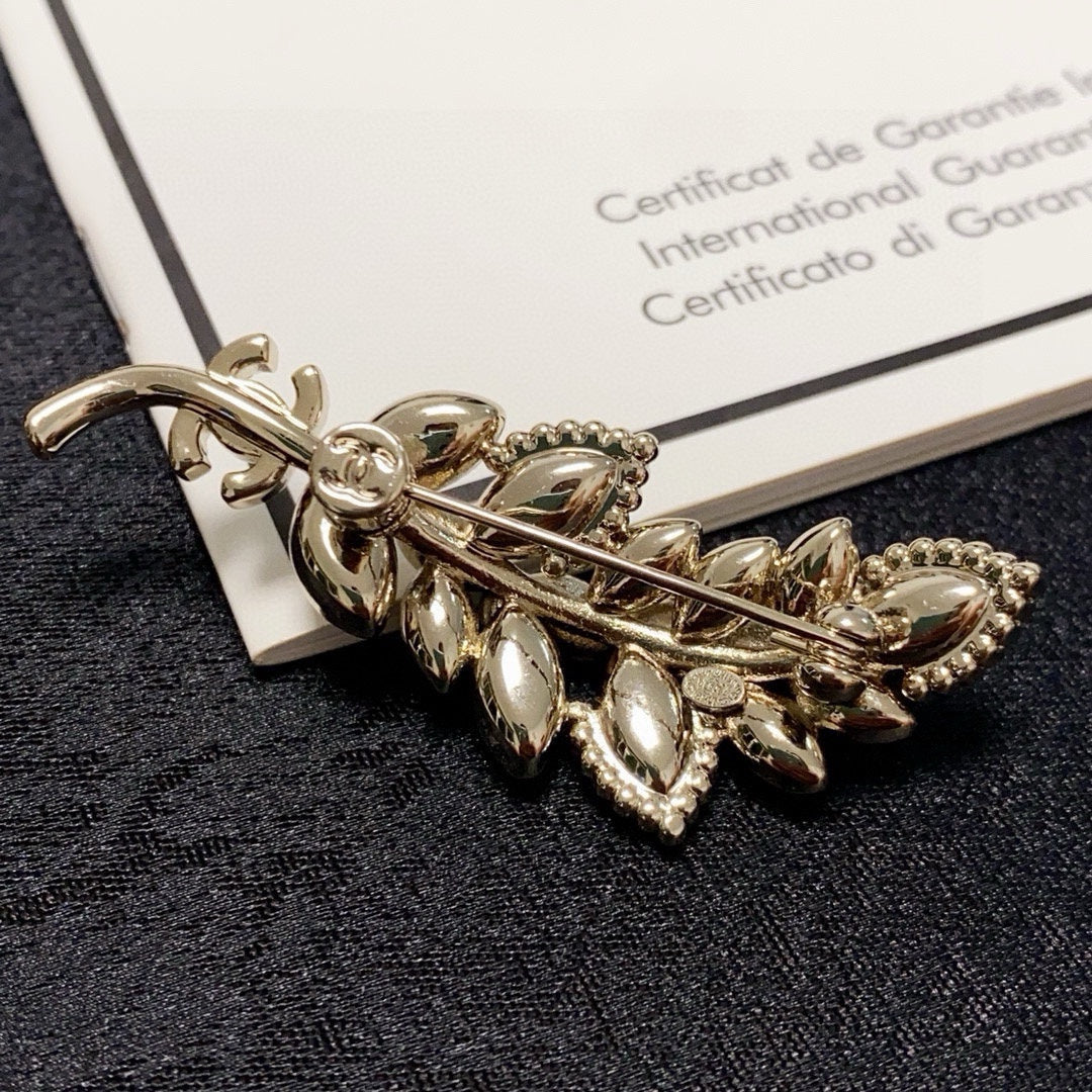 C 25 Diamond leaf brooch