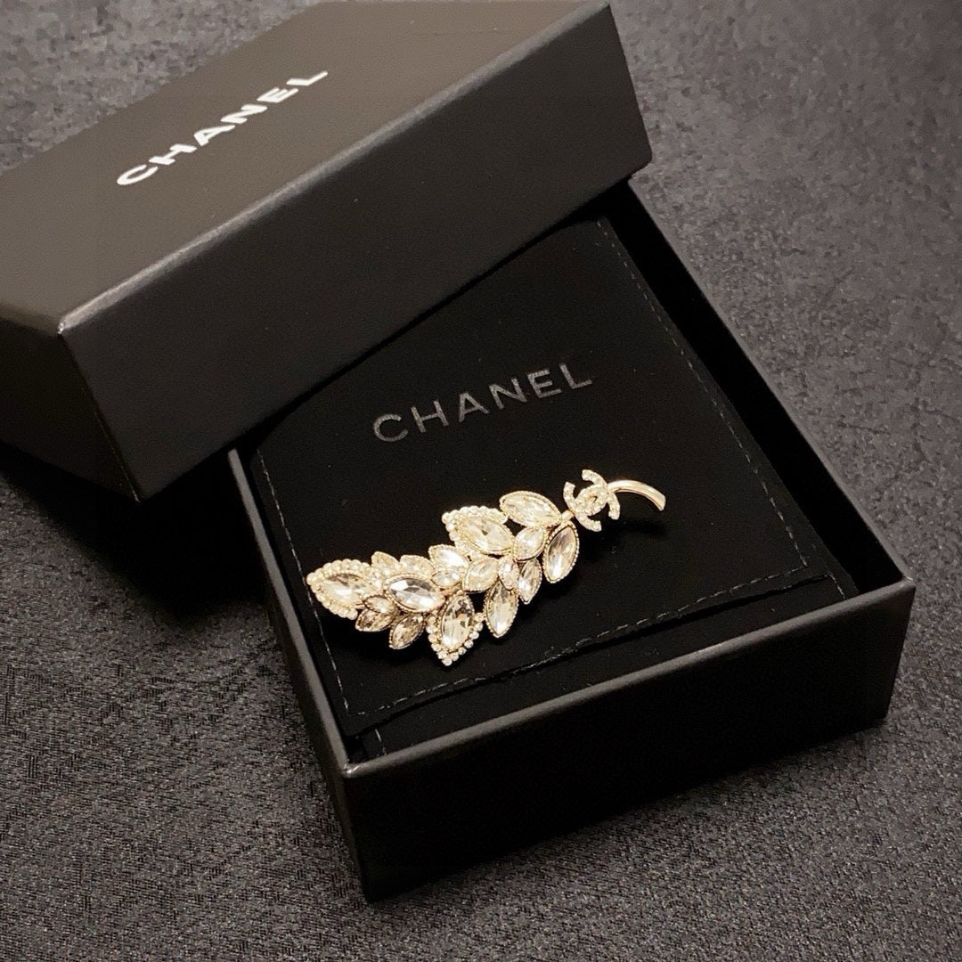 C 25 Diamond leaf brooch
