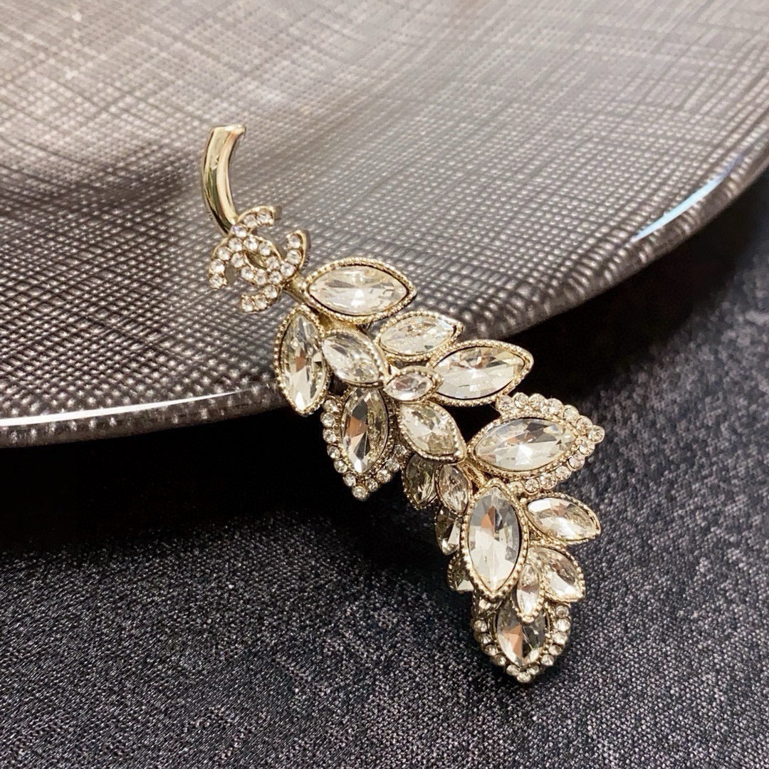 C 25 Diamond leaf brooch