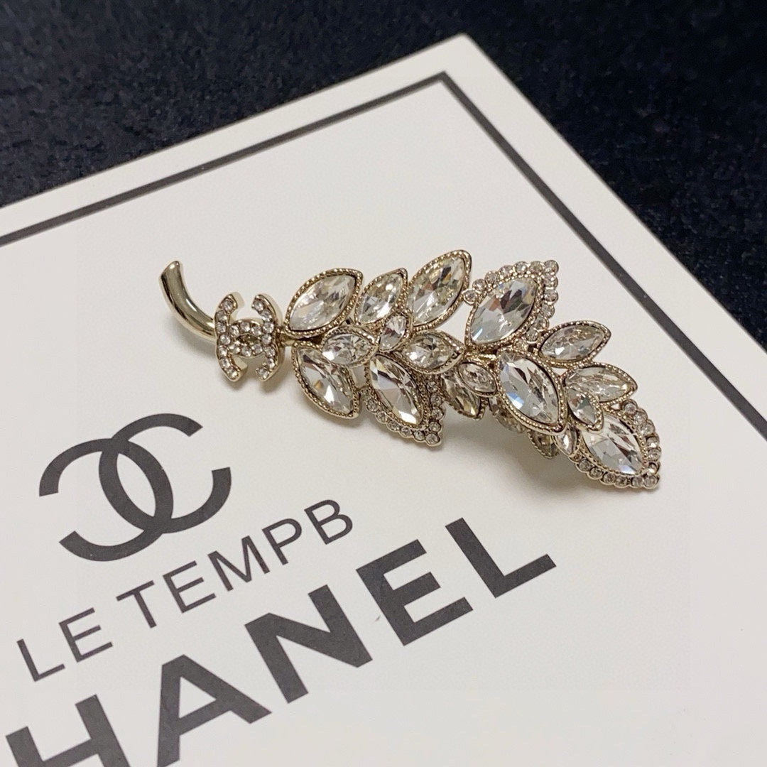 C 25 Diamond leaf brooch