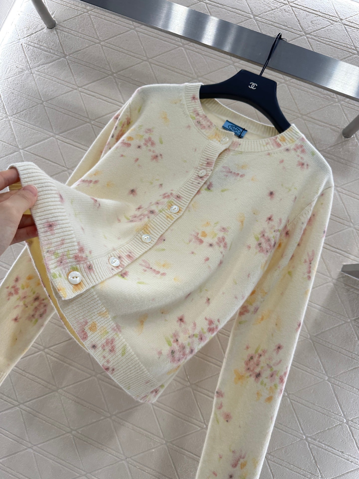 Pr 25 Floral light yellow knitted cardigan
