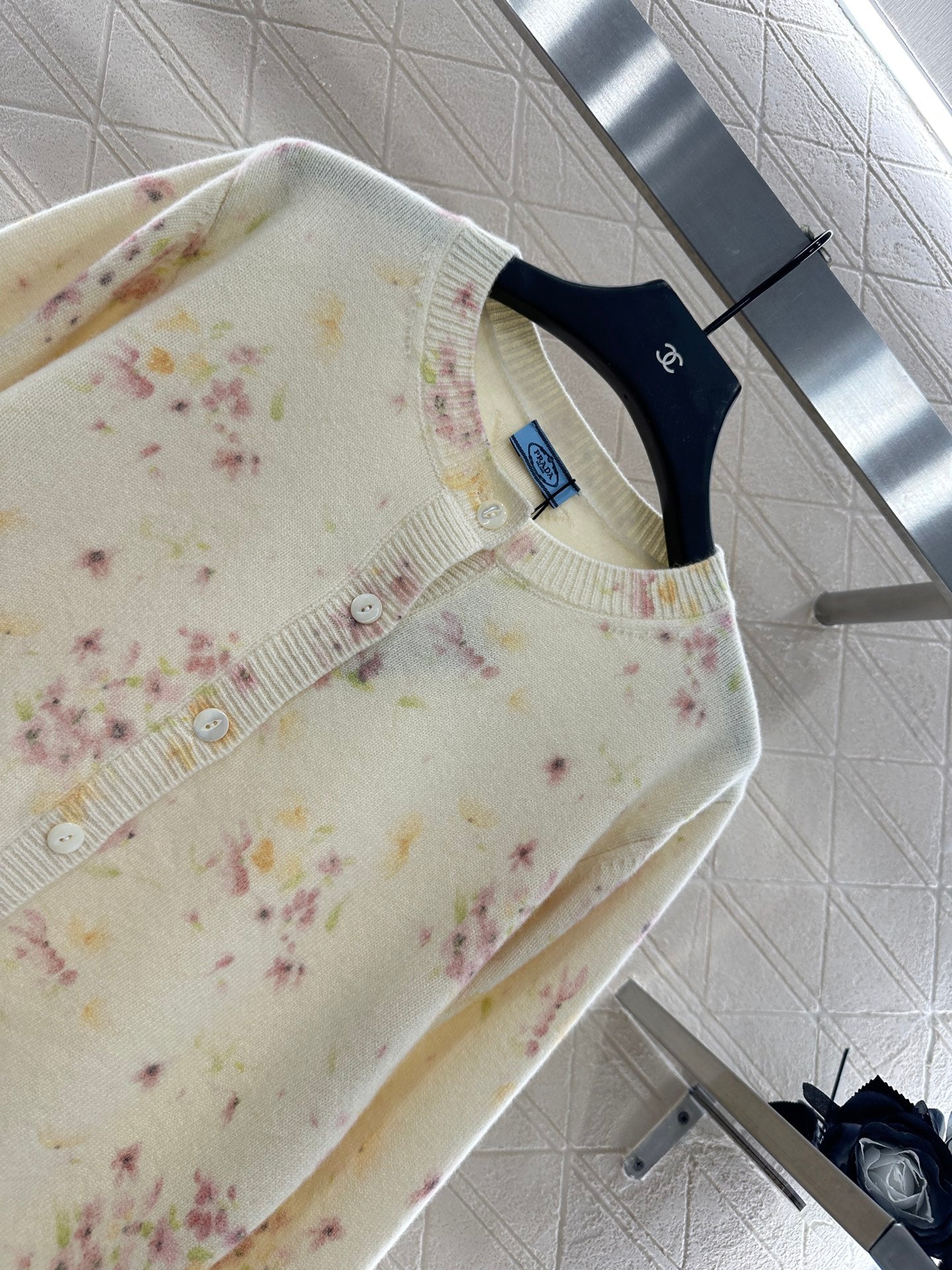Pr 25 Floral light yellow knitted cardigan