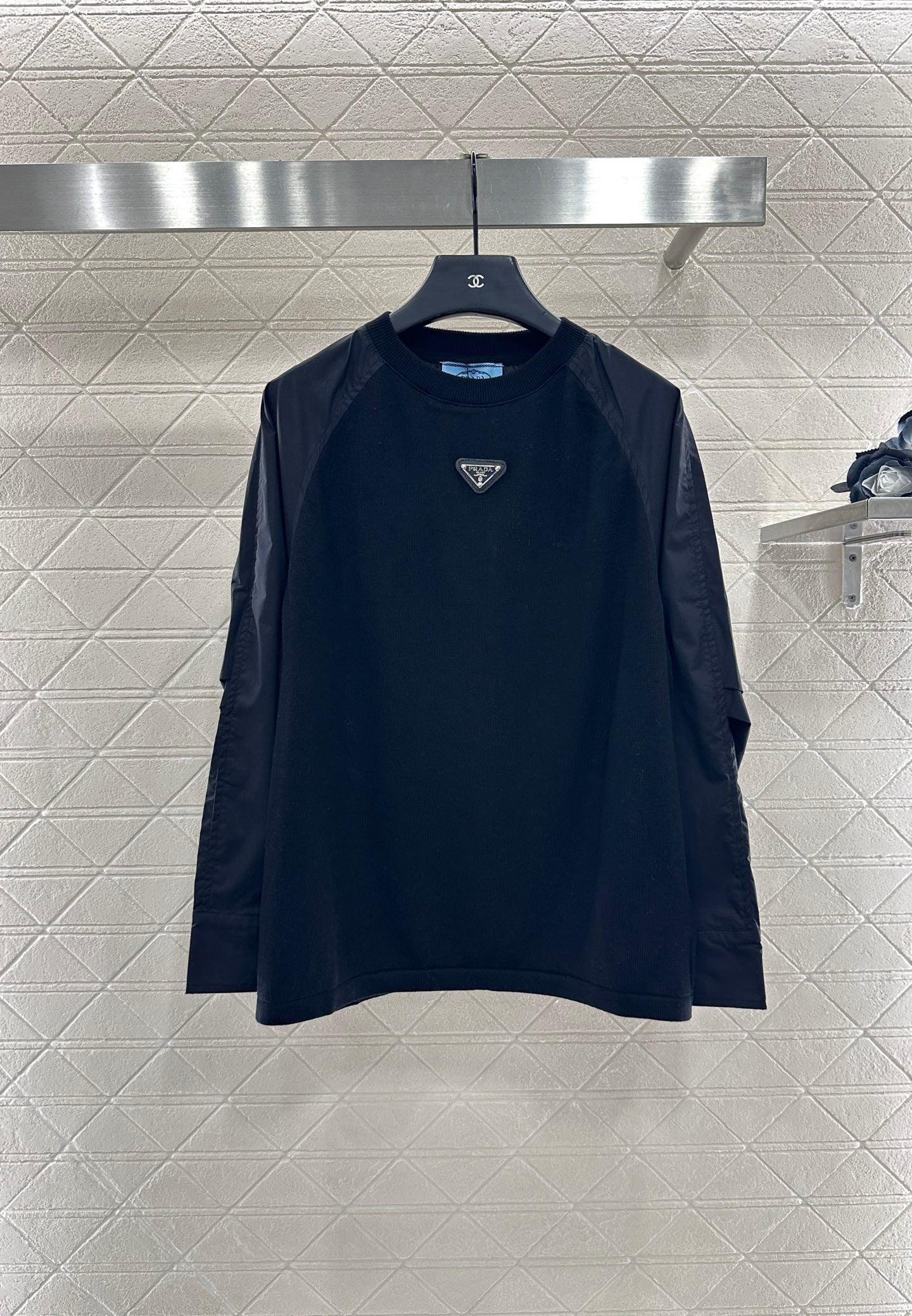 Pr 25 Crew neck paneled long-sleeved top