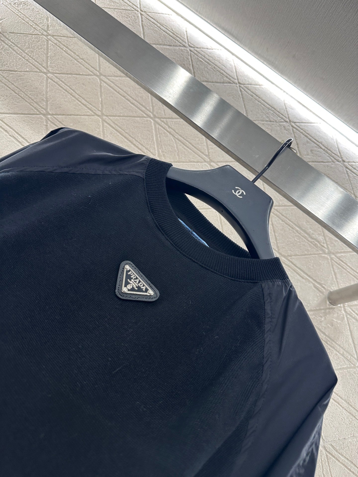 Pr 25 Crew neck paneled long-sleeved top