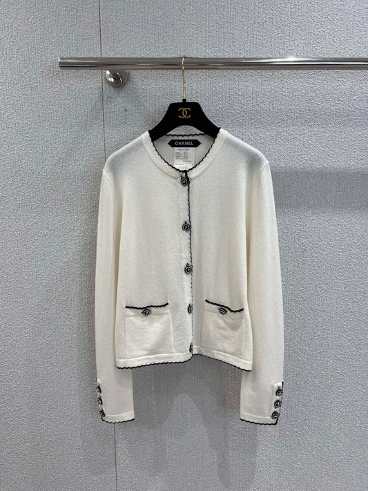 C 25B High-end Handicraft Series Double Pocket Round Neck Knit Cardigan