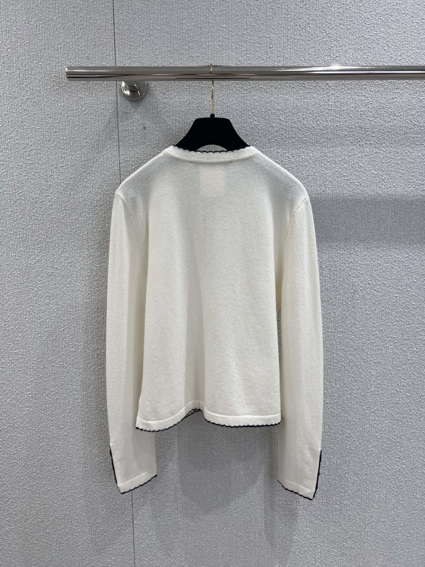 C 25B High-end Handicraft Series Double Pocket Round Neck Knit Cardigan