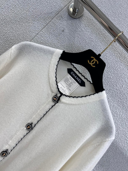 C 25B High-end Handicraft Series Double Pocket Round Neck Knit Cardigan
