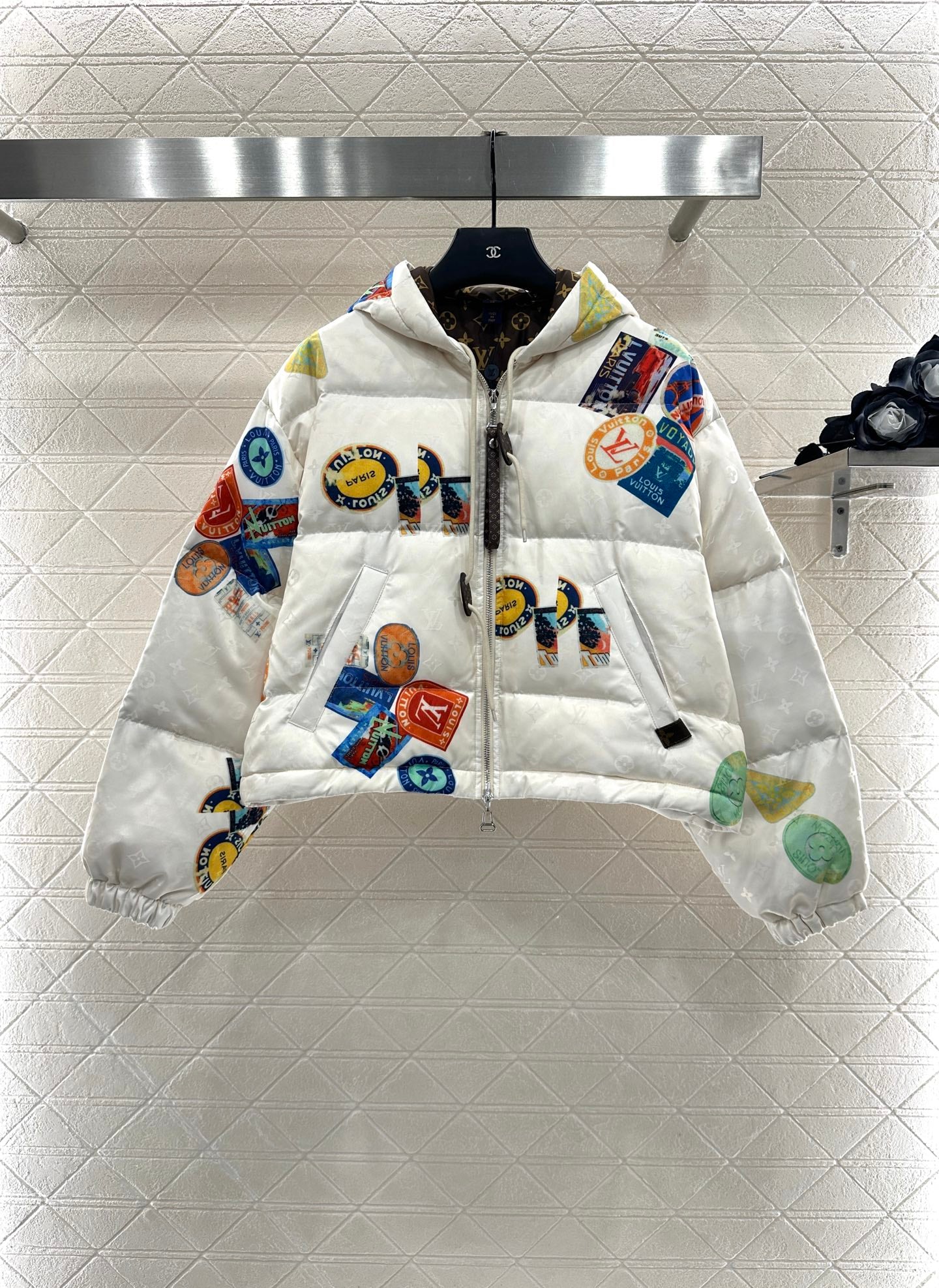 L 25 Hooded badge down jacket