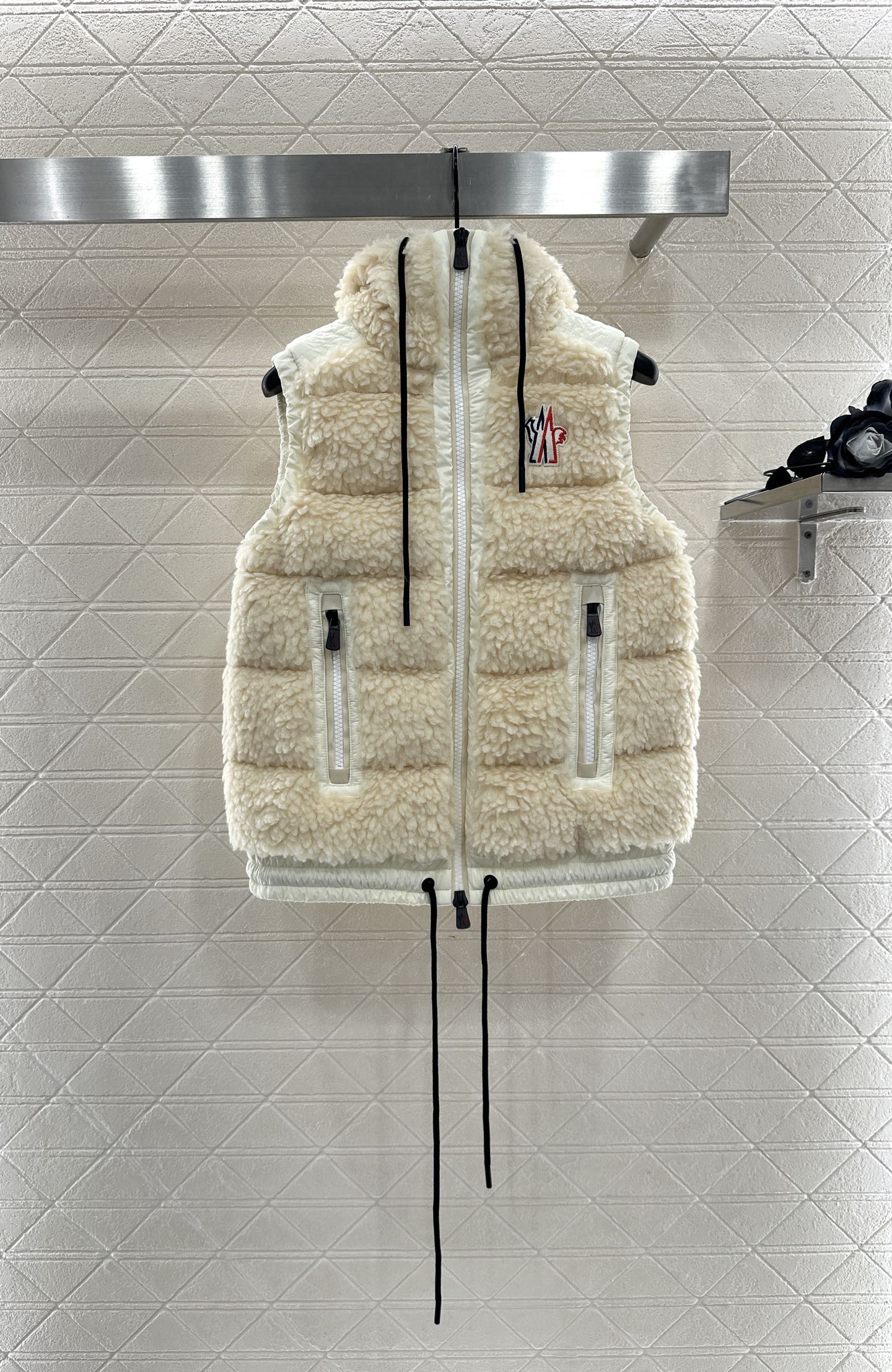Mon 25 Plush zipper down vest