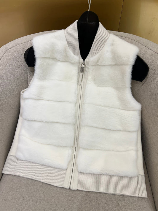 Bru 25 Noble and luxurious mink vest