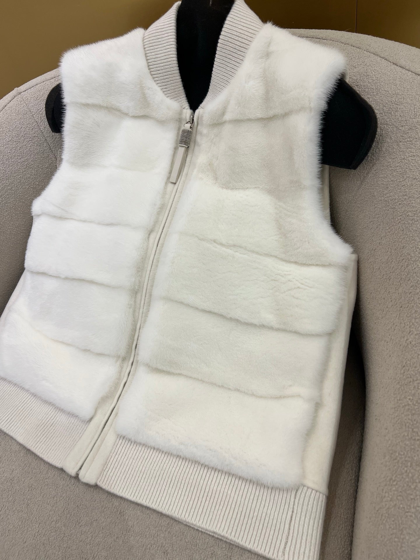 Bru 25 Noble and luxurious mink vest