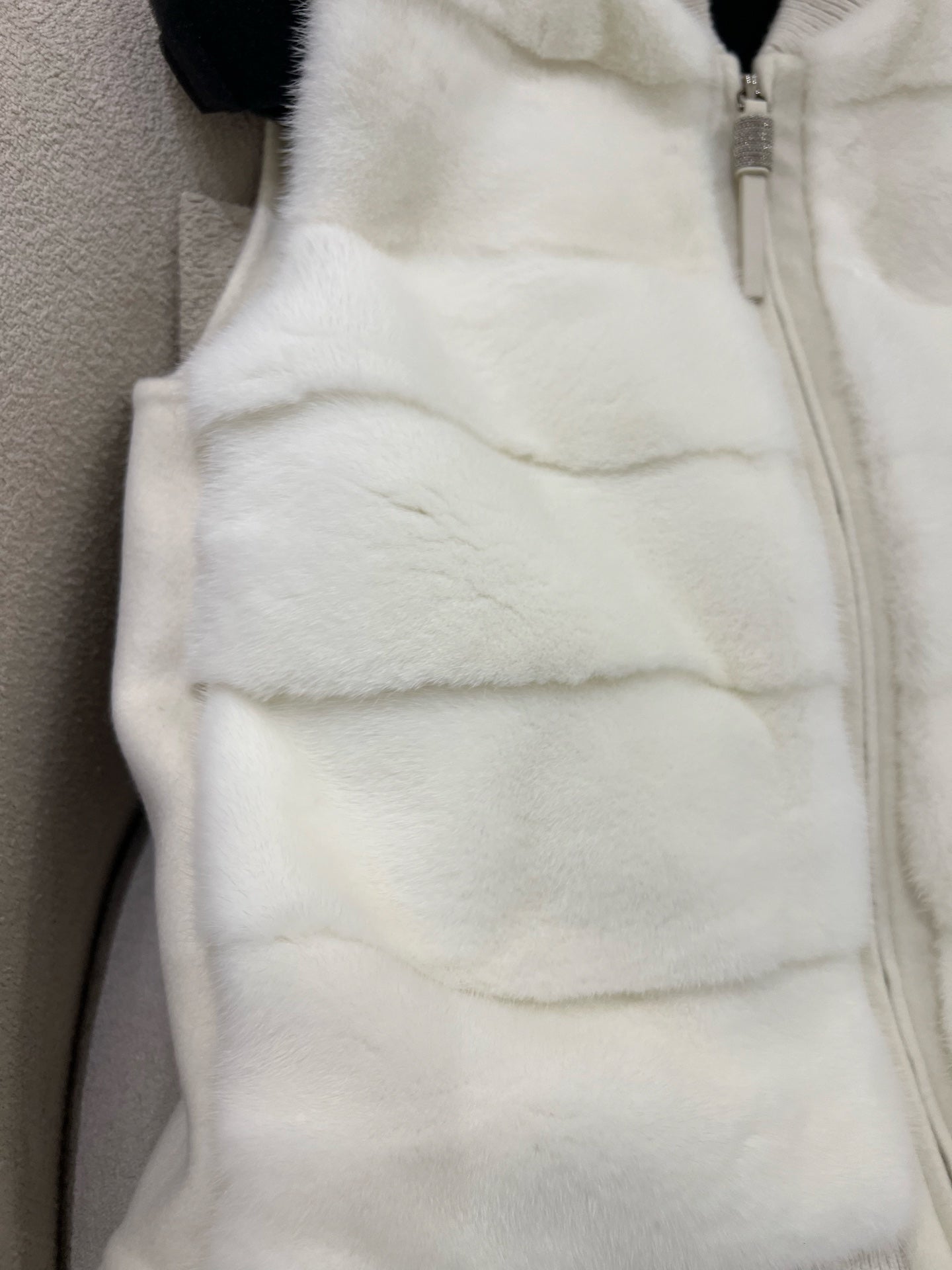 Bru 25 Noble and luxurious mink vest