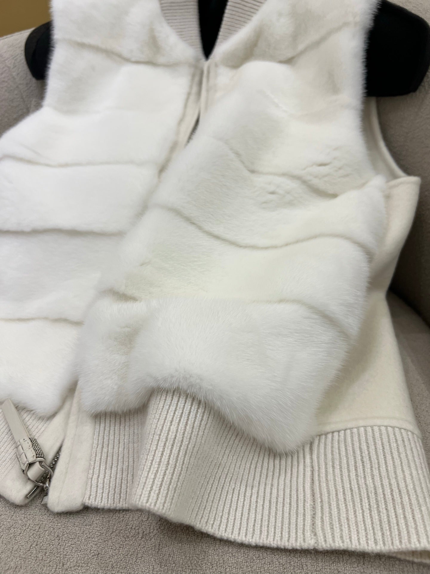 Bru 25 Noble and luxurious mink vest