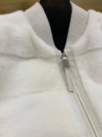 Bru 25 Noble and luxurious mink vest