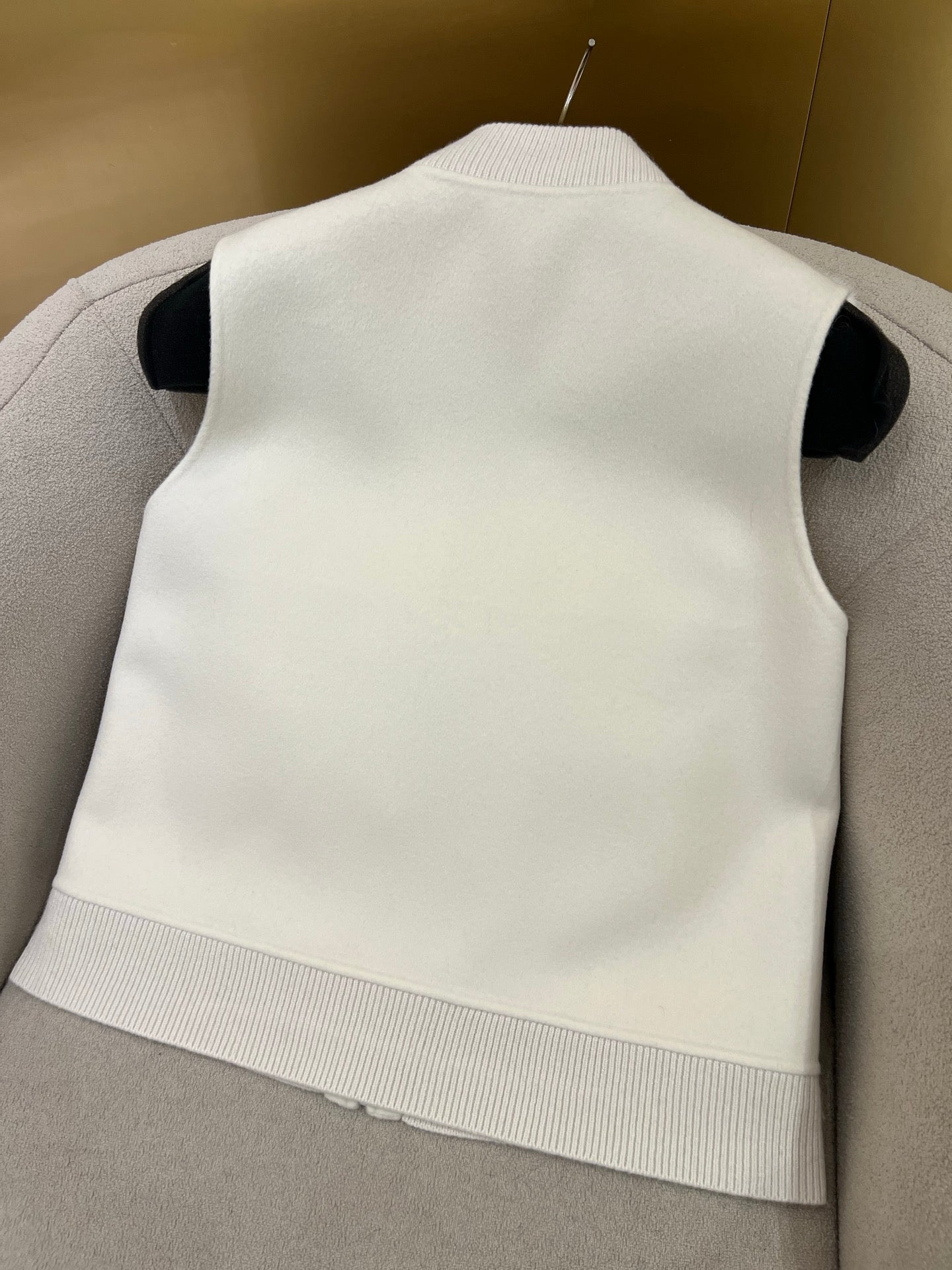 Bru 25 Noble and luxurious mink vest