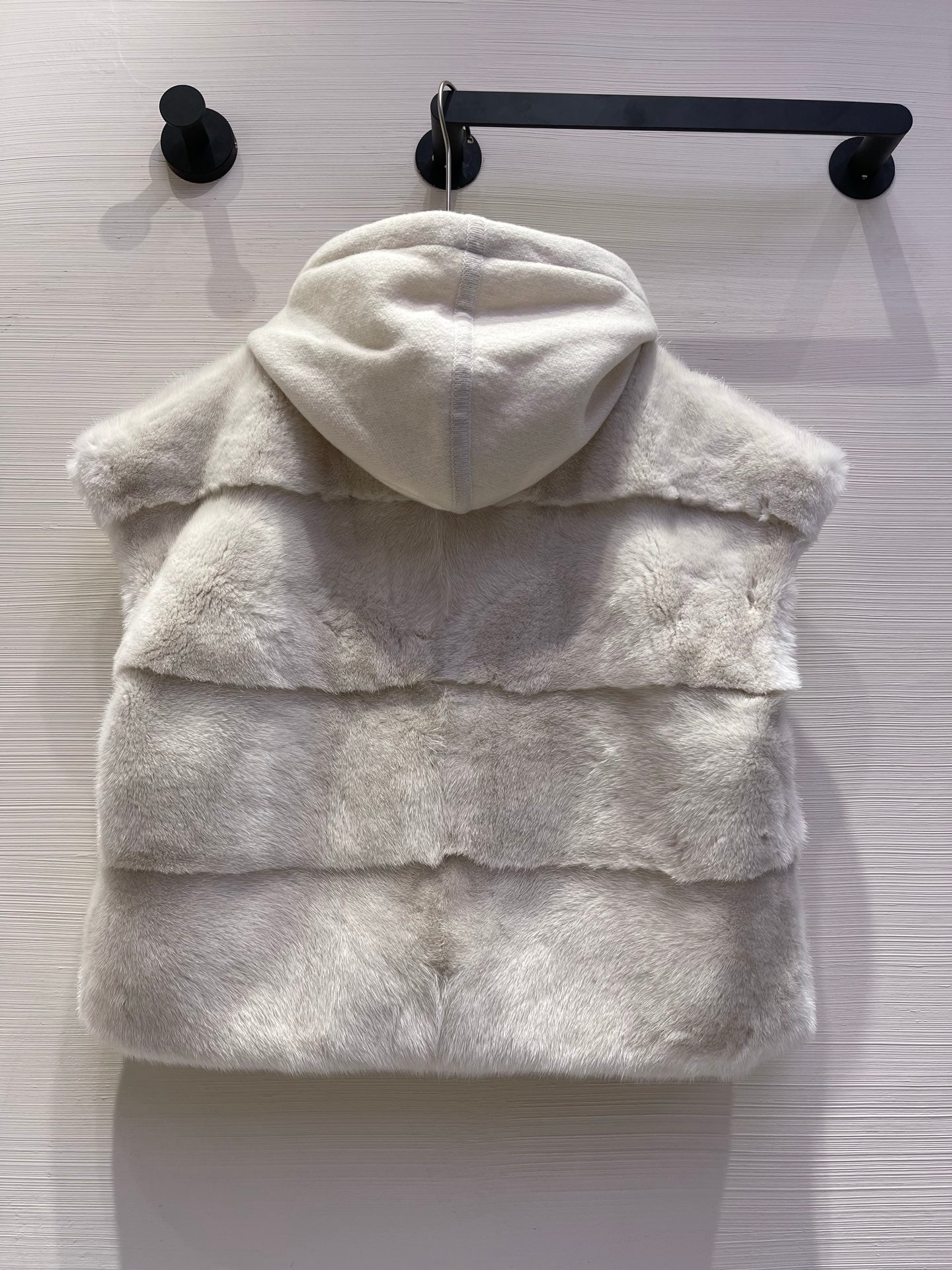 lor 25 Mink cashmere hooded vest