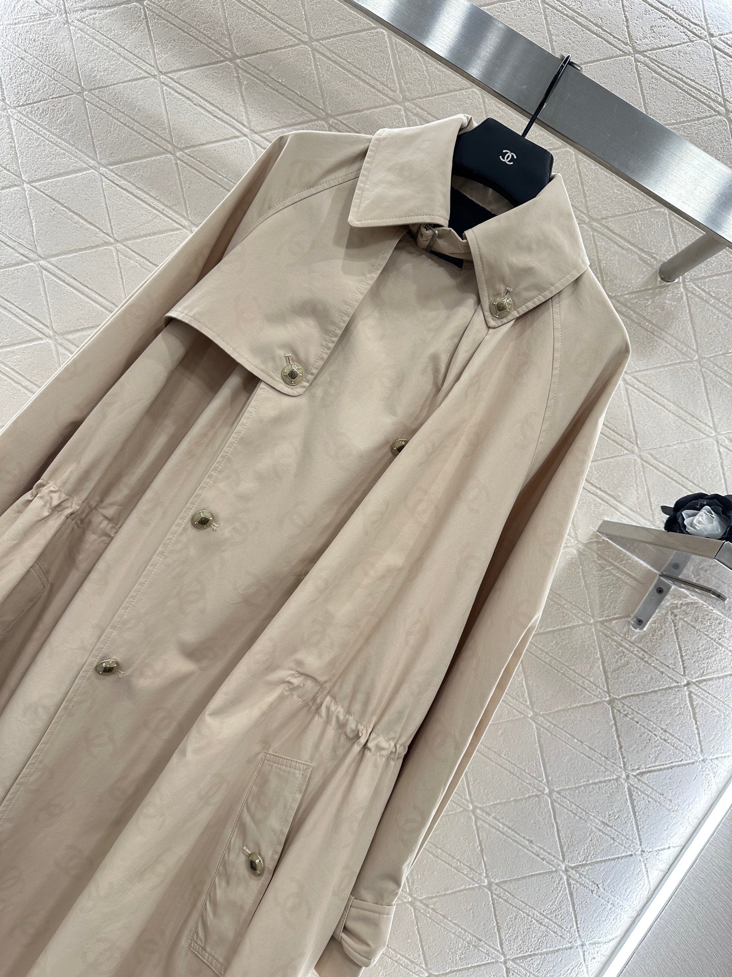 C 25 Long trench coat